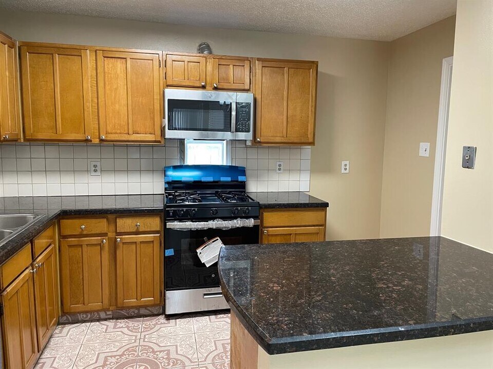 15807 Beechnut St Photo