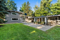 5433 Hilltop Dr in Ottawa, ON - Building Photo - Building Photo