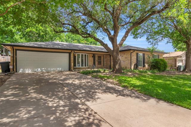 2212 Hurstview Dr