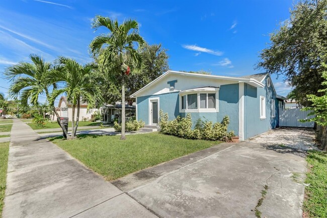 211 SW 4th Ave in Hallandale Beach, FL - Building Photo - Building Photo