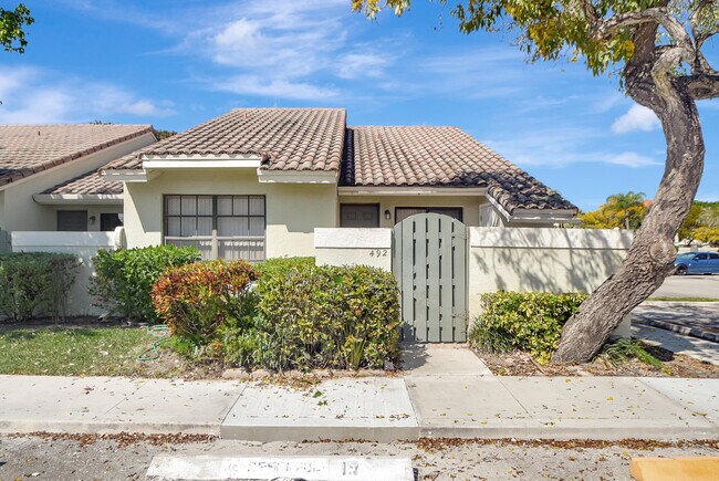 492 Hardwood Pl in Boca Raton, FL - Building Photo - Building Photo