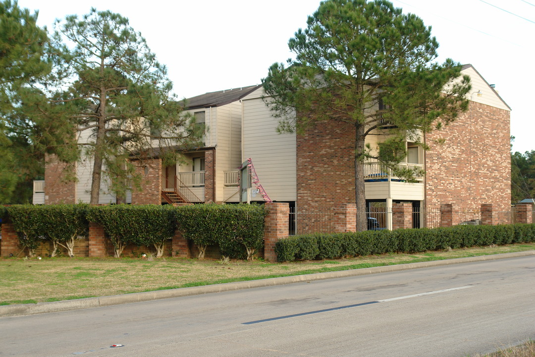 Ponderosa Forest Condo in Dickinson, TX - Building Photo