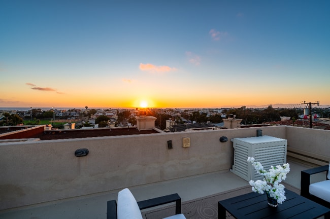 706 11th St in Hermosa Beach, CA - Building Photo - Building Photo
