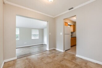 1094 Whitewood Dr in Deltona, FL - Foto de edificio - Building Photo