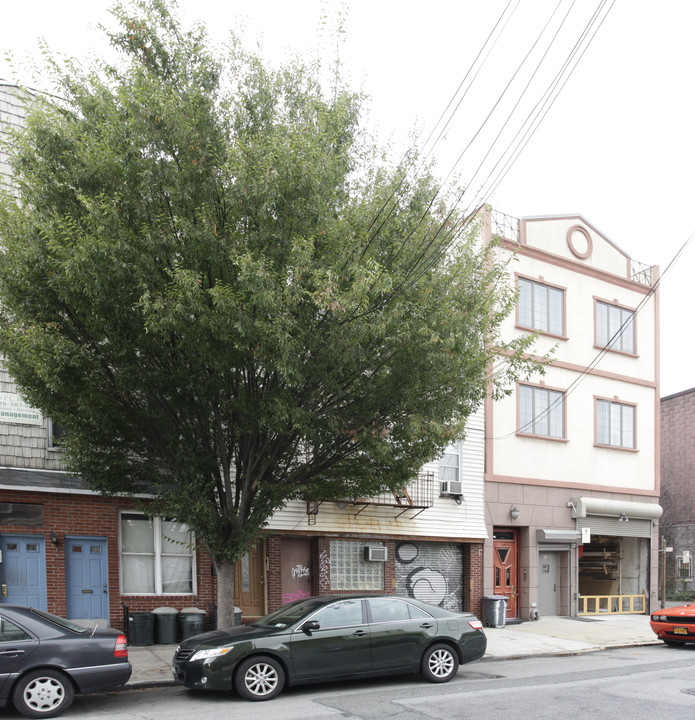 47 Withers St in Brooklyn, NY - Foto de edificio