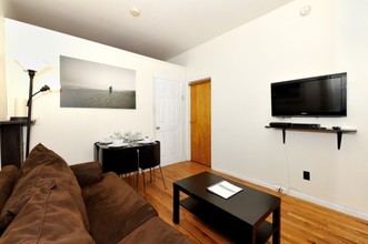 690 9th Ave-Unit -4R in New York, NY - Foto de edificio - Building Photo