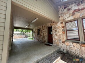 237 E Garza St in New Braunfels, TX - Building Photo - Building Photo