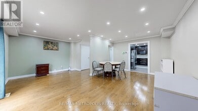 61 Horseshoe Crescent in Toronto, ON - Building Photo - Building Photo