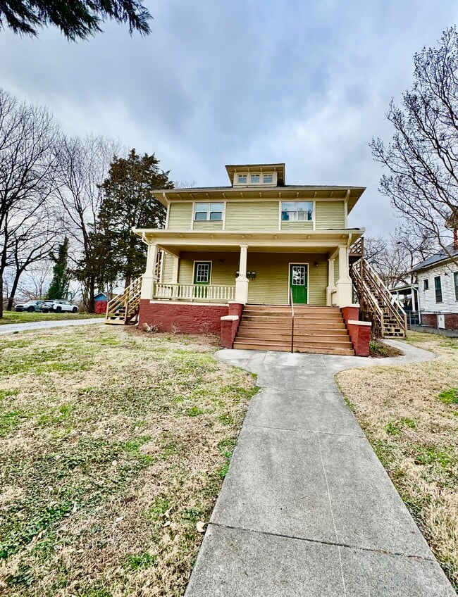 401 E Scott Ave, Unit 401-3