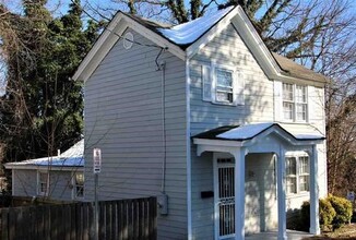 705 Elsom St in Charlottesville, VA - Foto de edificio - Building Photo