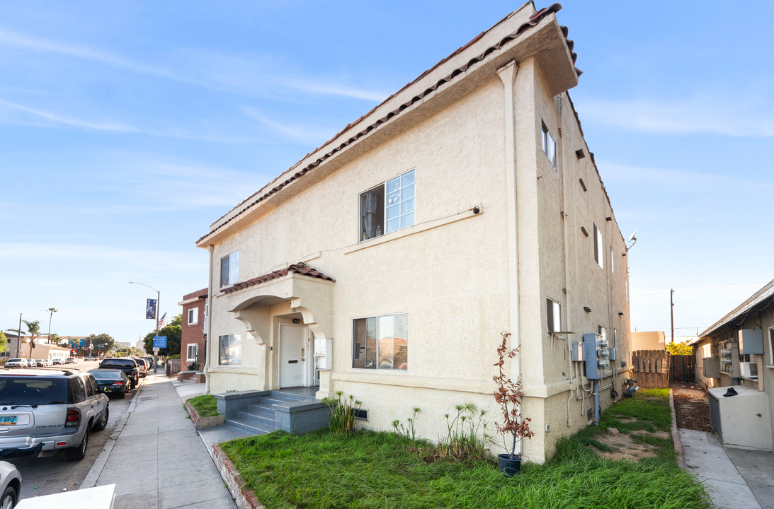 801 Alamitos Ave in Long Beach, CA - Building Photo