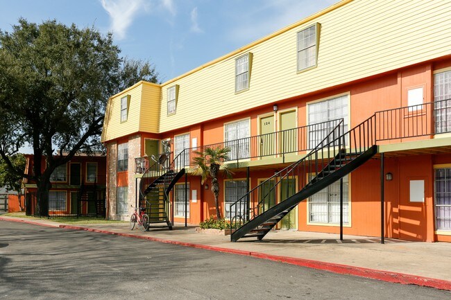 Gardens of Bissonnet in Houston, TX - Building Photo - Building Photo