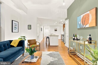 1211 13th St NW, Unit T4 in Washington, DC - Building Photo - Building Photo