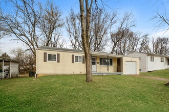 1135 Penhurst Dr in Florissant, MO - Building Photo - Building Photo