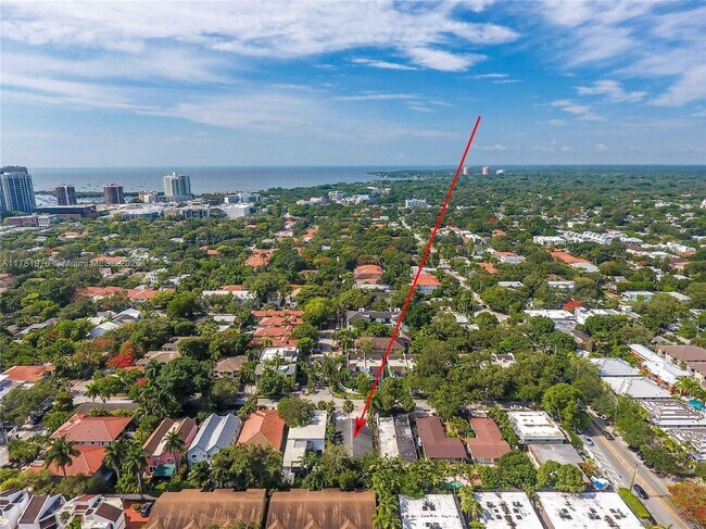 3155 Jackson Ave in Miami, FL - Foto de edificio - Building Photo