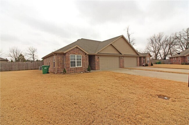 243 Sage St in Centerton, AR - Building Photo - Building Photo
