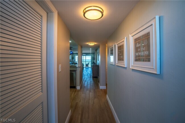 26000 Hickory Blvd in Bonita Springs, FL - Foto de edificio - Building Photo