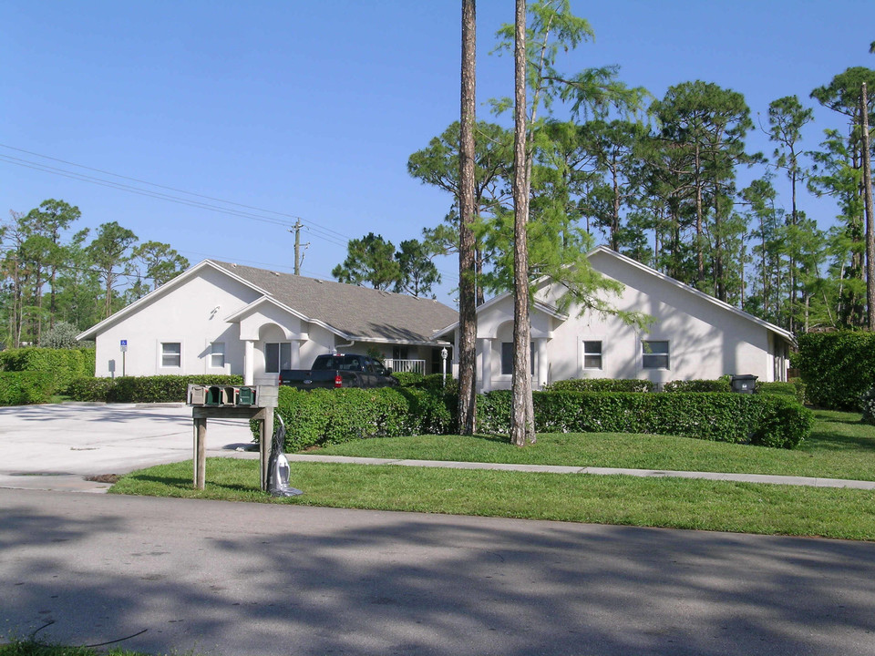 1151 Goldenrod Rd in Wellington, FL - Building Photo