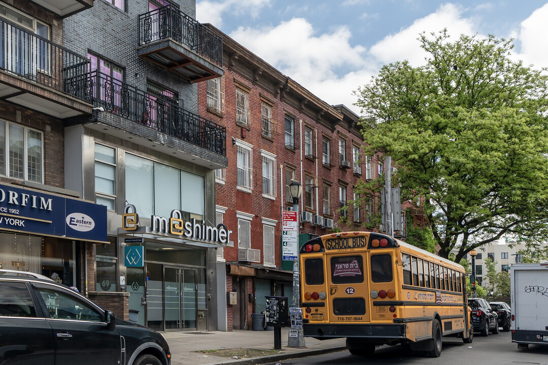 71 Lee Avenue in Brooklyn, NY - Building Photo