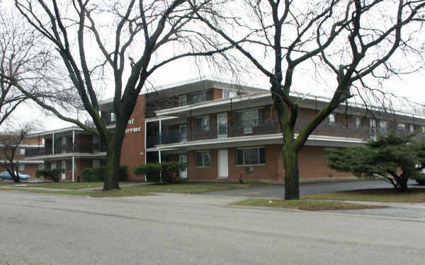 Sunset Terrace Apartments in Waukegan, IL - Building Photo