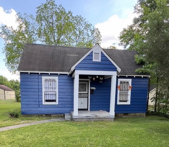 property at 2637 Arlington Ave