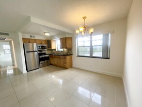 130 Sheffield F in West Palm Beach, FL - Building Photo - Building Photo