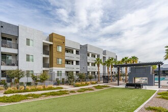 Acero at the Stadium in Glendale, AZ - Foto de edificio - Building Photo