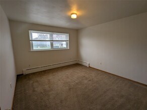 2305 Country Club Rd in Endicott, NY - Building Photo - Building Photo