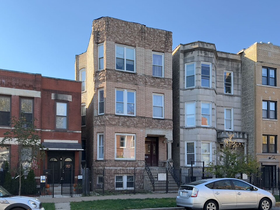 1326 N Artesian Ave in Chicago, IL - Foto de edificio