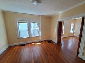 32 Claremon St, Unit 1 in Somerville, MA - Foto de edificio - Building Photo
