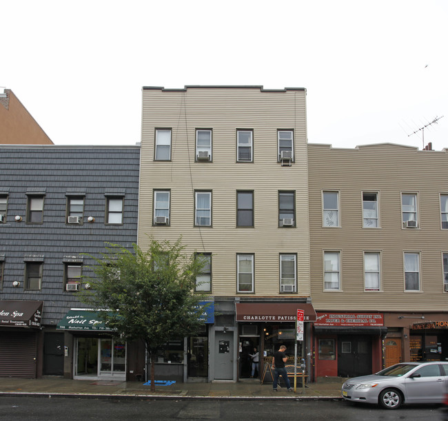 596 Manhattan Ave in Brooklyn, NY - Building Photo - Building Photo