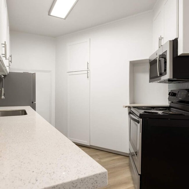 Mar at Seaside in San Diego, CA - Building Photo - Building Photo