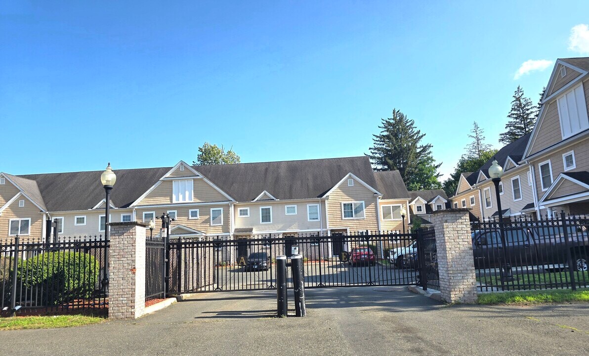 37 Alden St in Hartford, CT - Building Photo