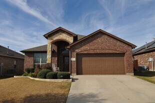 4808 Green River Dr in Denton, TX - Building Photo