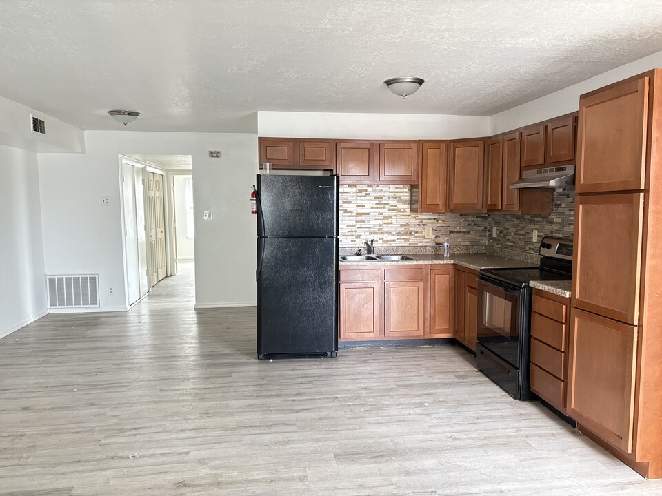 633 Louisiana Blvd SE, Unit D in Albuquerque, NM - Building Photo