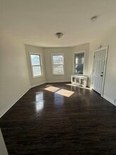 105 Rosa Parks Blvd in Paterson, NJ - Foto de edificio - Building Photo