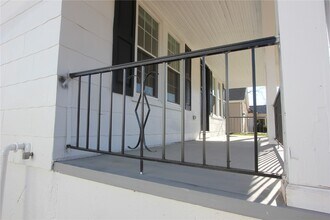 1034 N Rock Hill Rd in St. Louis, MO - Building Photo - Building Photo