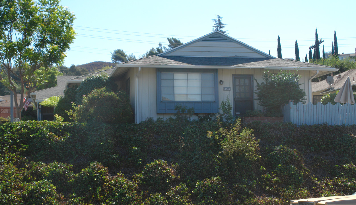 3610 Valihi Way in Glendale, CA - Building Photo