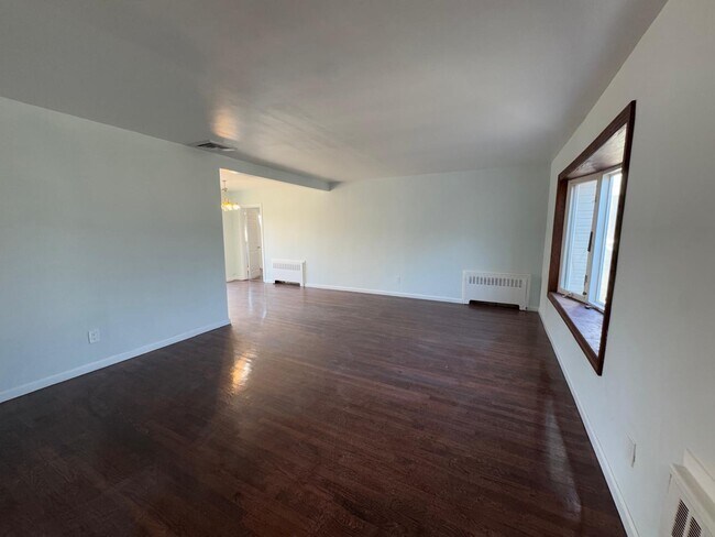 50 Brook Rd in Valley Stream, NY - Building Photo - Building Photo