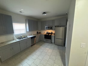Room in House on Campbellton Rd SW in Atlanta, GA - Building Photo - Building Photo