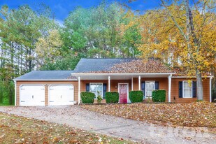 620 Bluff Dr in Woodstock, GA - Building Photo