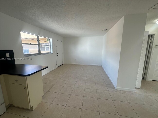 131 NW 77th St in Miami, FL - Building Photo - Building Photo