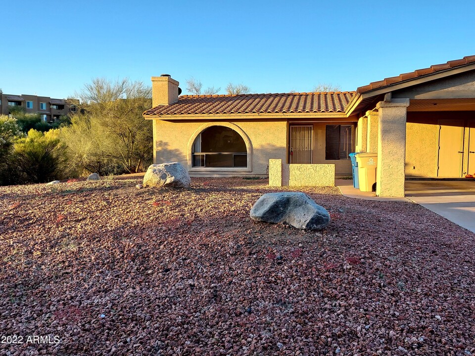 16477 E Ashbrook Dr in Fountain Hills, AZ - Foto de edificio