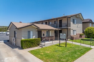 Royal Oakdale Apartments in El Cajon, CA - Building Photo