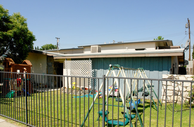 905 N Vineyard Ave in Ontario, CA - Building Photo - Building Photo