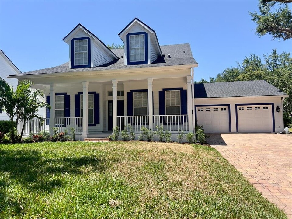 8418 Bowden Way in Windermere, FL - Building Photo