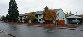 Meadowlawn Apartments in Salem, OR - Building Photo