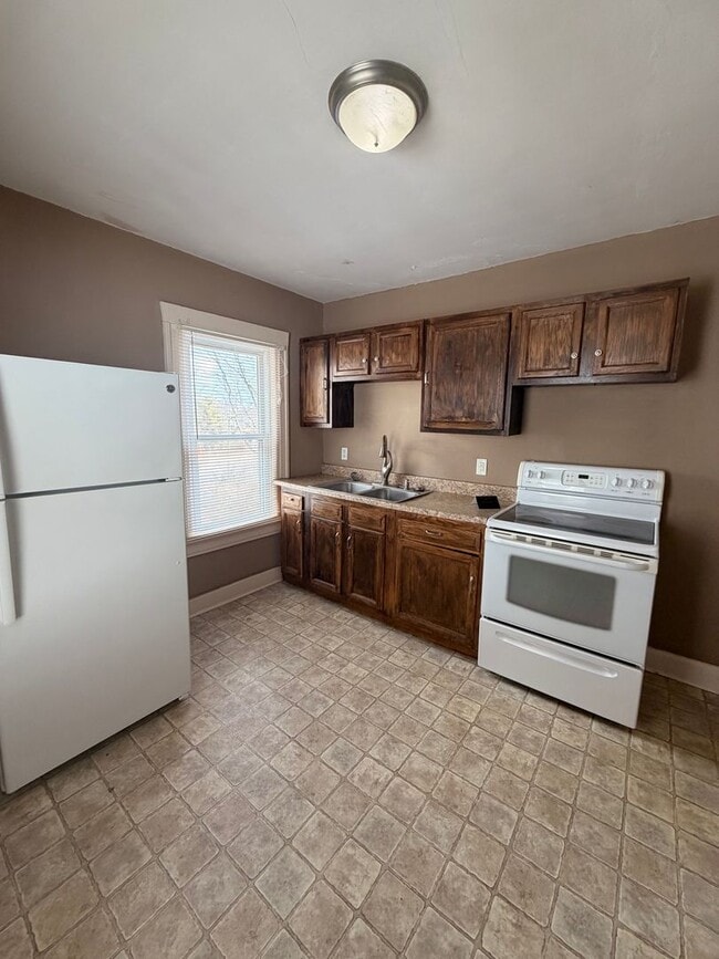 property at 105 E Hickman St