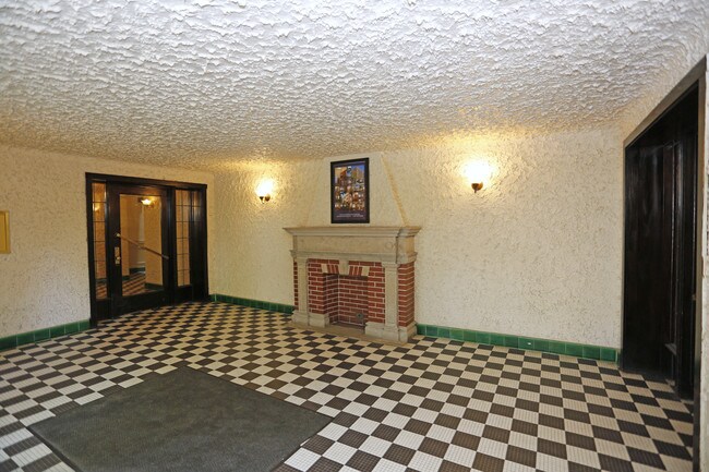 1024 Noyes - 2225 Ridge in Evanston, IL - Building Photo - Lobby