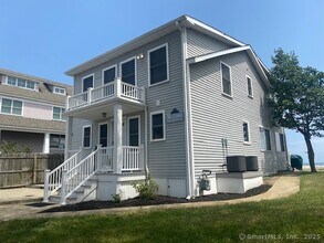 75 Milford Point Rd in Milford, CT - Building Photo - Building Photo